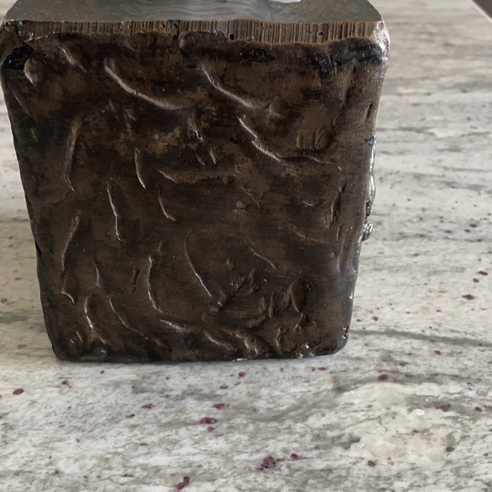 Tissue holder - Picture 2 of 5